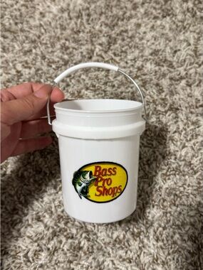 Bass Pro Shops White Mini Bucket With Handle No Lid
